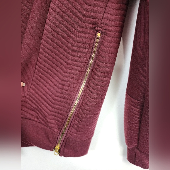 Henry & William Men's Maroon Stylized  Gold Side Zippers Pullover Sweater, sz SM - Picture 9 of 9